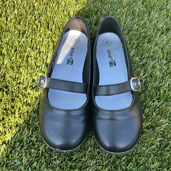 Black Dress Shoes/Flats - Picture 2 of 5